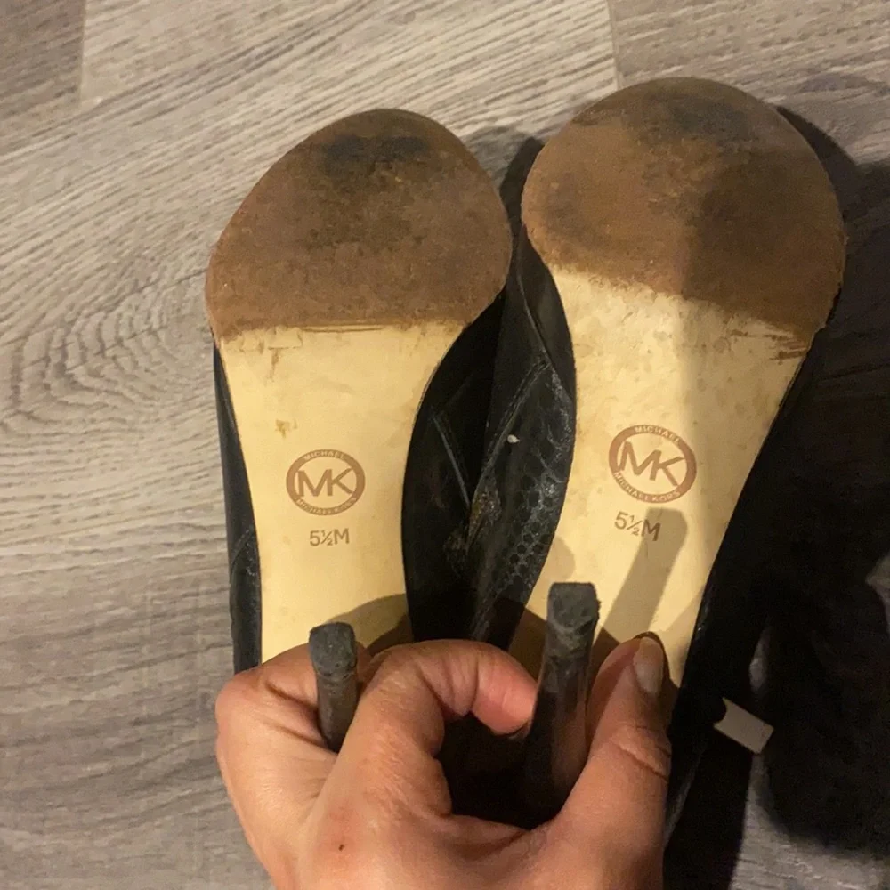Michael kors booties - Picture 6 of 6